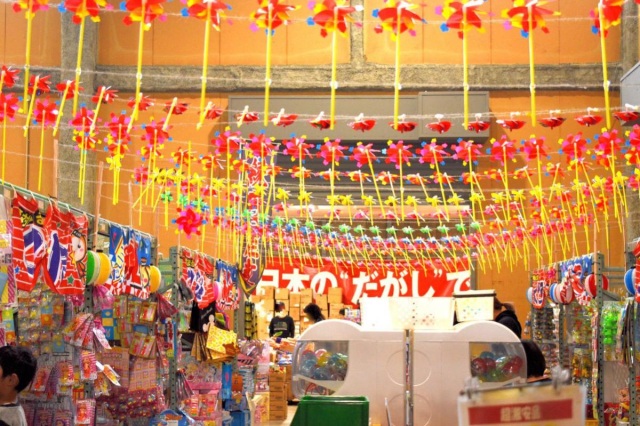 梅雨でも大丈夫!室内でもたっぷり遊べる、子どもに人気の体験型スポット7選