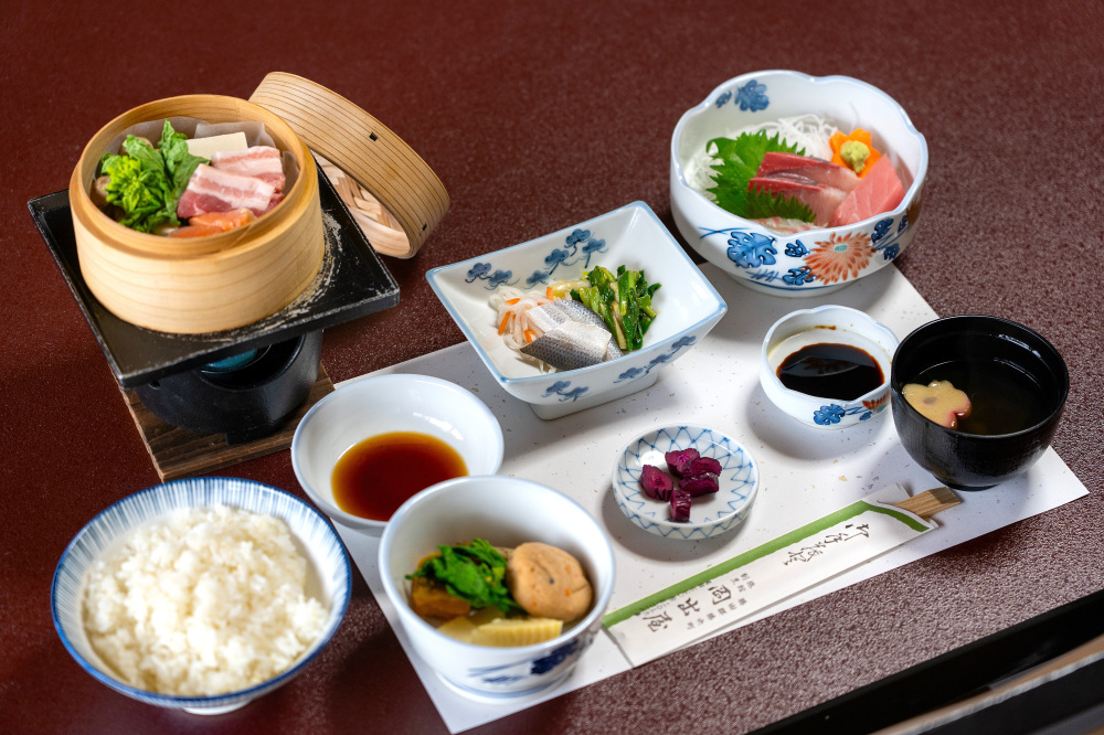 心づくしの料理でもてなす旧街道沿いの割烹旅館「岡出屋」(勝央町)