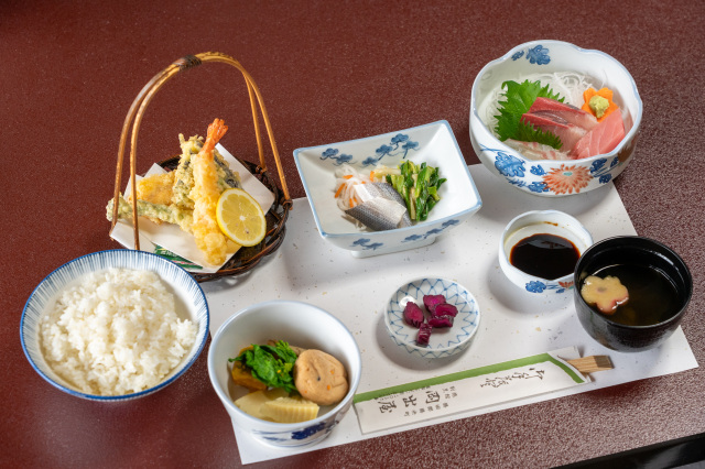 割烹旅館 岡出屋