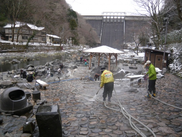【2025年】湯原温泉 露天風呂砂湯 年末の大掃除