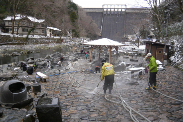 露天風呂砂湯  年末の大掃除