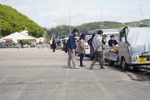 牛窓の生産者さんが野菜や魚を販売する会