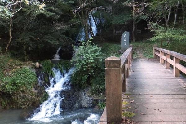 白糸の滝｜観光スポット | 岡山観光WEB【公式】- 岡山県の観光・旅行 