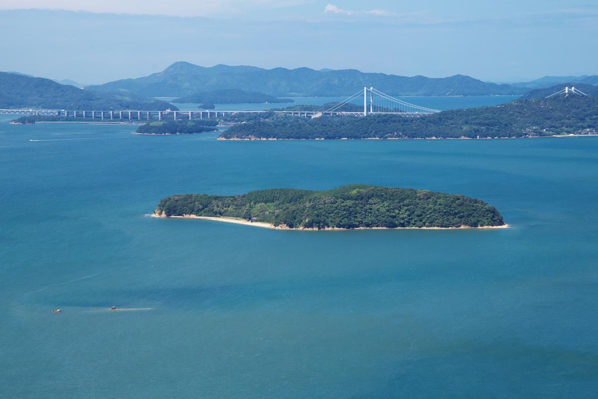 瀬戸内海に浮かぶ貸切無人島 くじら島 でグランピング 体験 ツアー 岡山観光web 公式 岡山県の観光 旅行情報ならココ