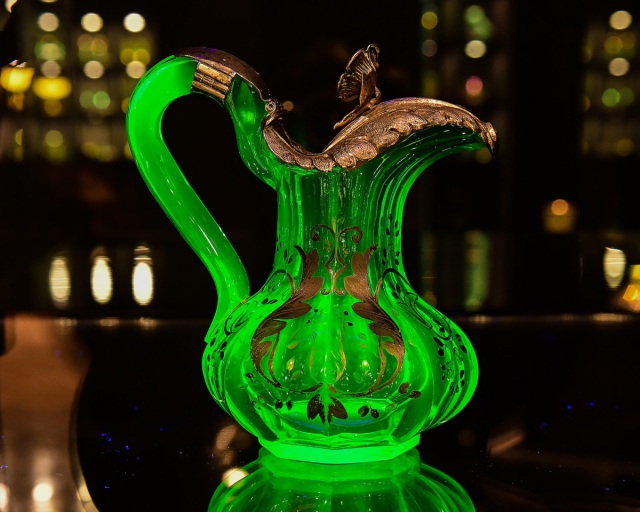 世界で唯一のウランガラス専門の美術館「妖精の森ガラス美術館」の魅力を探る!