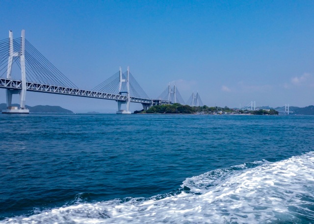潮風に吹かれて絶景を眺めよう!観光船で巡る瀬戸大橋クルージング