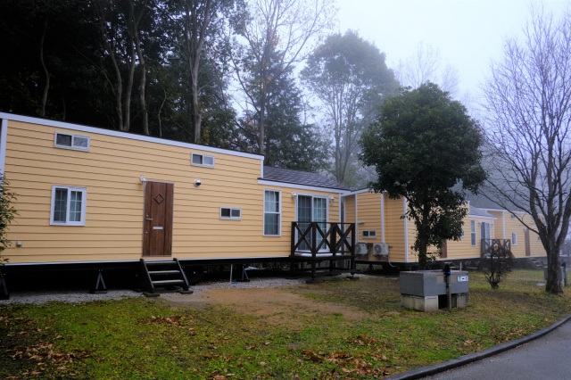 寒い季節もアクティブに! トレーラーハウスやロッジで楽しむ冬キャンプin大佐山