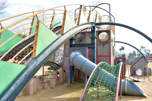 地元っ子に大人気! 大きな遊具で遊べる岡山県南の公園おすすめ7選