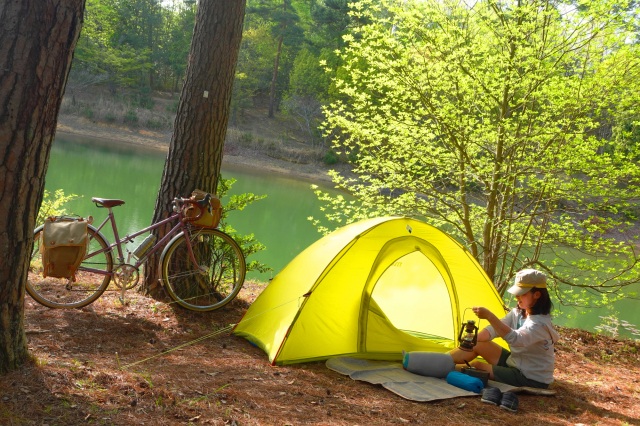 湖畔でソロキャンプ!矢掛町の「亀島キャンプ場」に泊まってきた