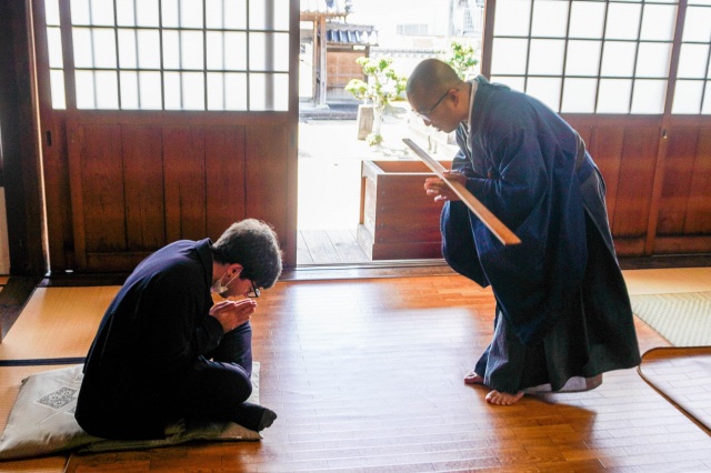 津山市城西地区でお坊さんといっしょに寺めぐり&座禅体験