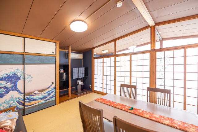 古民家を粋にリノベーション!五右衛門風呂付きの宿「民泊ちとせ」(岡山市)