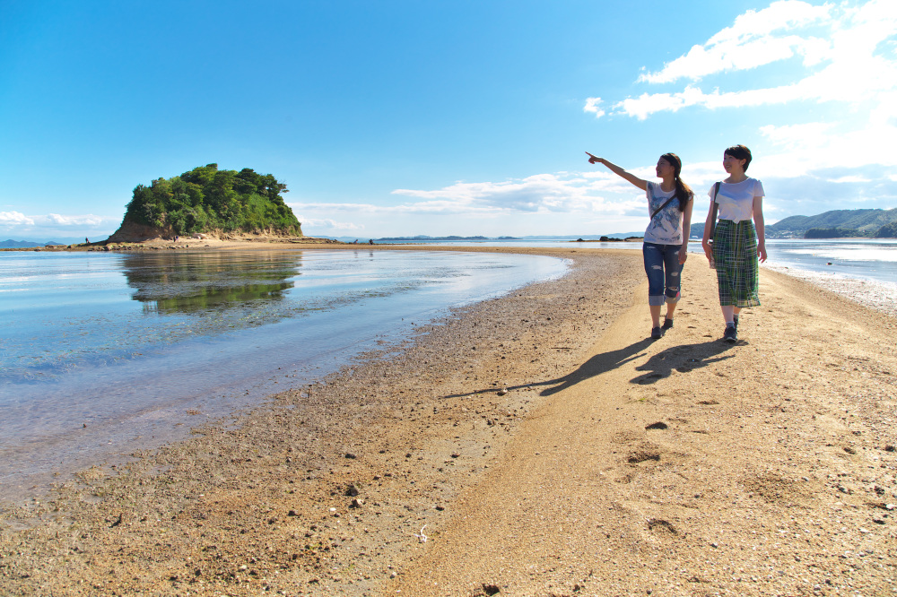 瀬戸内に現れる幻の道&縁結びスポット「黒島ヴィーナスロード」を歩く
