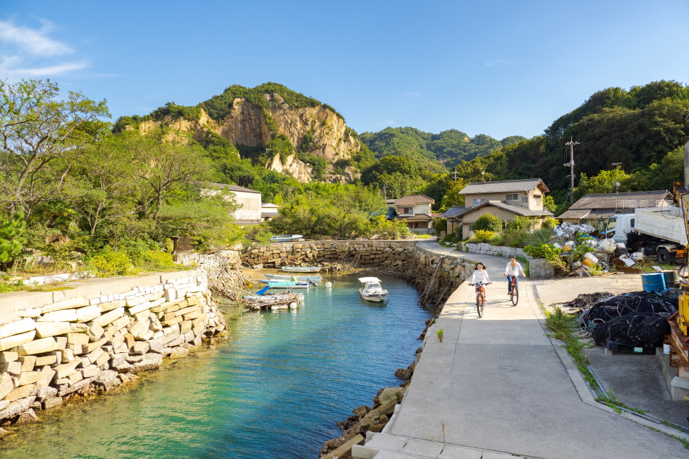 日本遺産認定!「石の島」北木島で絶叫展望台と石の絶景を巡るサイクリング