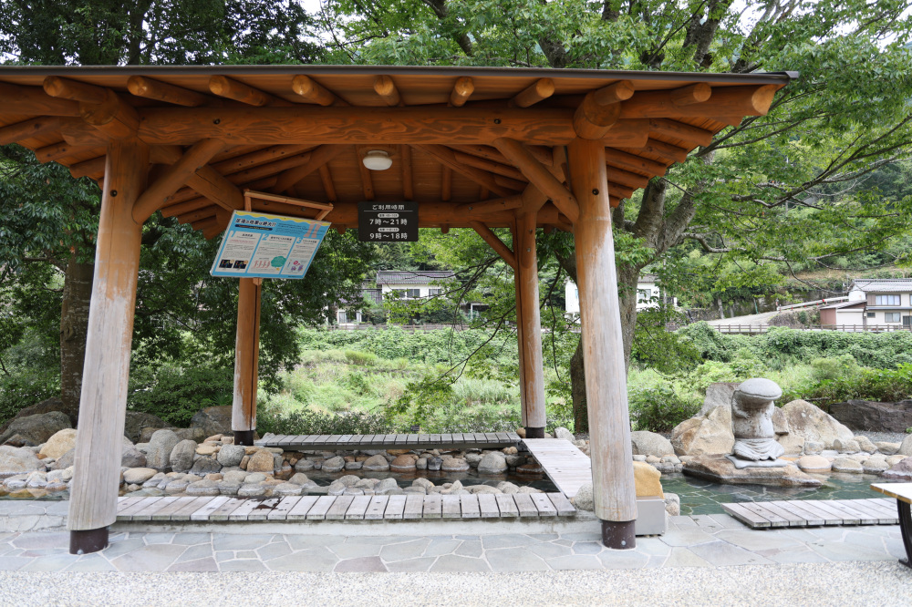 湯原温泉でフード片手に足湯めぐり。美味しいものがあれば楽しさ倍増!(真庭市)