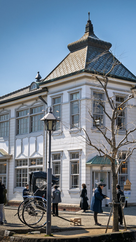 白壁の蔵屋敷とデニムの青!倉敷美観地区で心満たされるのんびり町歩き