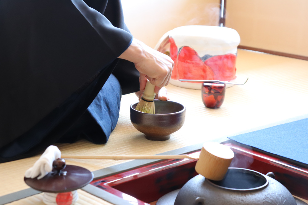「備前市美術館」でお茶席体験!備前焼のうつわと季節のお菓子で楽しむ