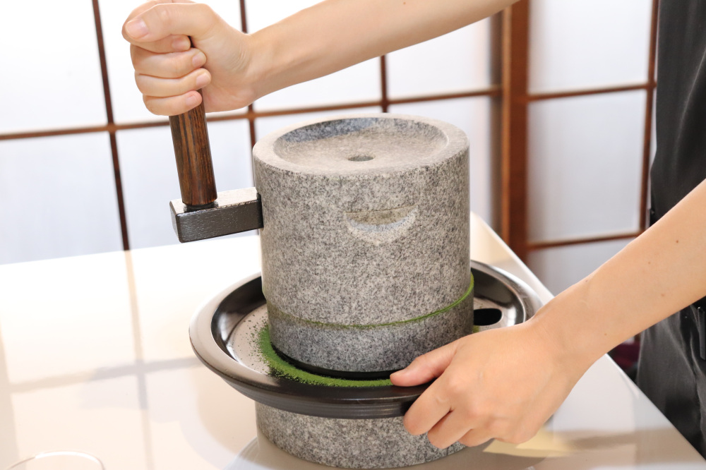 倉敷美観地区で感動体験!「ちゃテラス」で作る石臼で挽きたてのお抹茶
