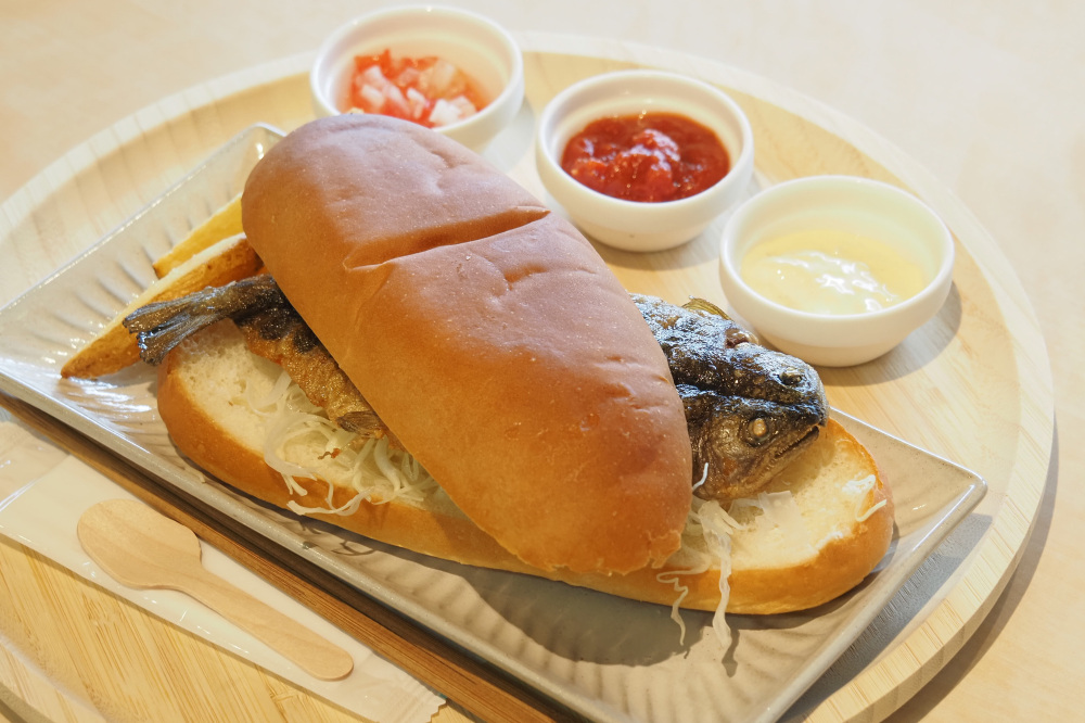 地域食材が光る岡山のご当地バーガー&サンド6選。和牛・親鶏・ガラエビも!