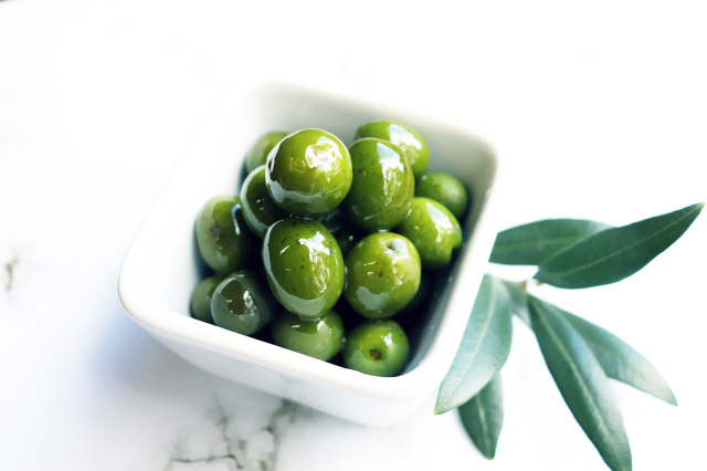 「日本オリーブ」から岡山・牛窓産のオリーブの浅漬けを季節限定販売。今年の果実は最高の出来!