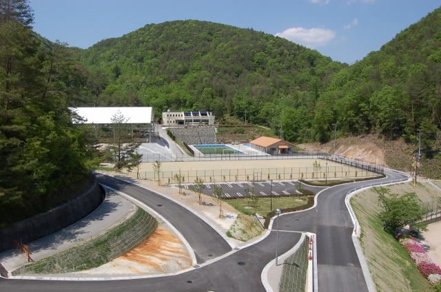 新見市民運動公園(まんさく運動公園)