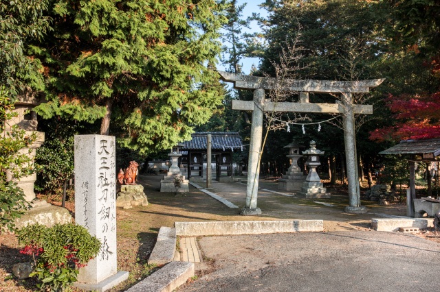 天王社刀剣の森・靱負神社