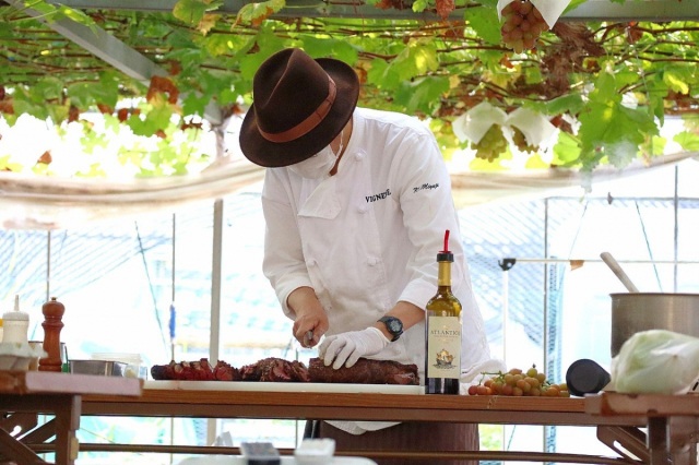 【要予約】ツウになるフルーツ探訪「林ぶどう研究所」 ~ぶどう畑のレストラン~